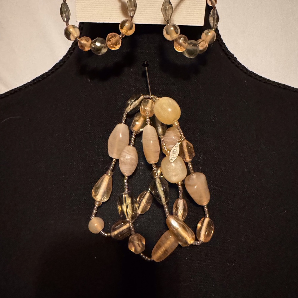 Elegant Beaded Necklace and Bracelet Set